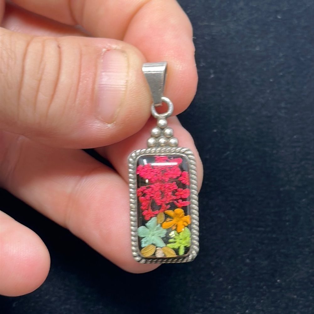 Sterling silver pendant with acrylic flowers 925